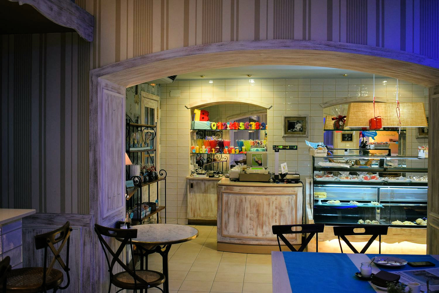 La zona de cafeteria de la botiga.